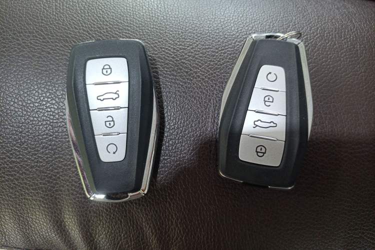 Used Geely Auto Haoyue 2020 1.8TD DCT Luxury Model 5 Seats Vehicle Key