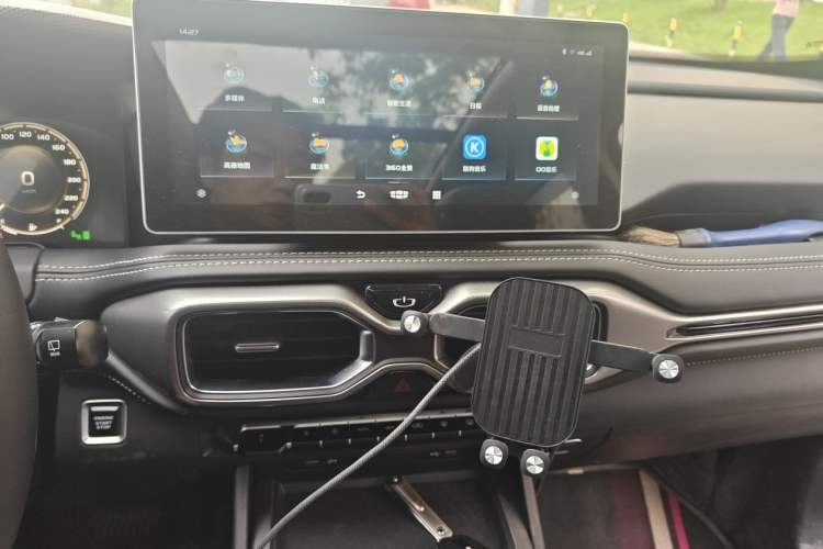 Used Geely Auto Haoyue 2020 1.8TD DCT Flagship 7-Seater Audio And AC Panel