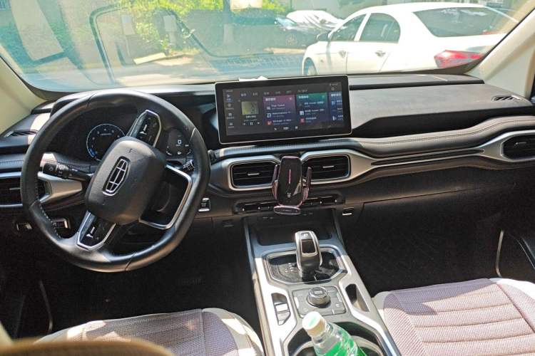 Used Geely Auto Haoyue 2020 1.8TD DCT Luxury 7-Seater Center Console