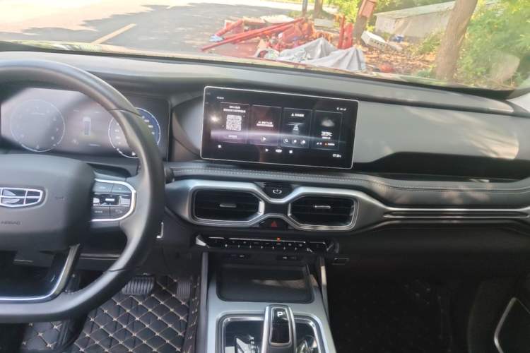 Used Geely Auto Haoyue 2020 1.8TD DCT Luxury Model 5 Seats Audio And AC Panel