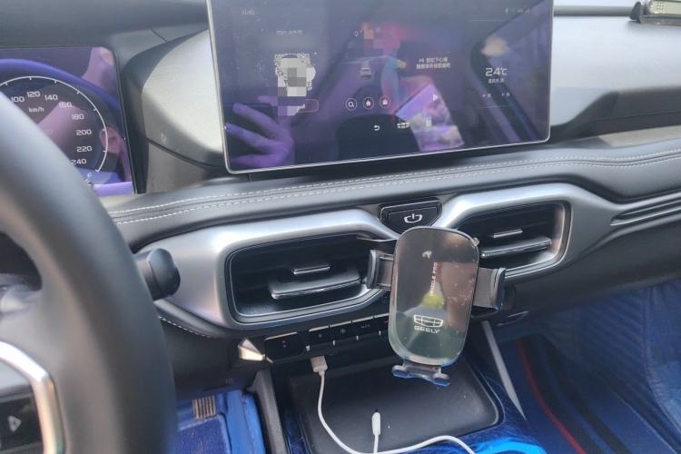 Used Geely Auto Haoyue 2020 1.8TD DCT Luxury 7-Seater Audio And AC Panel
