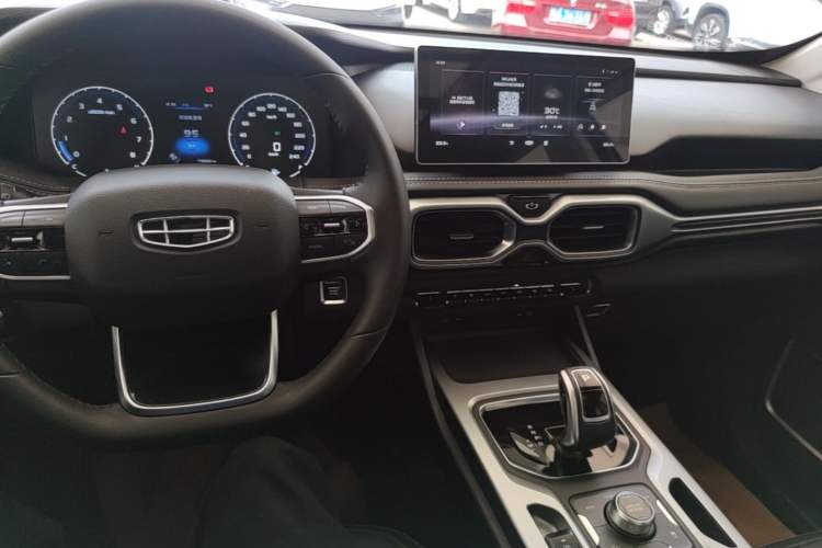 Used Geely Auto Haoyue 2020 1.8TD DCT Luxury Model 5 Seats Audio And AC Panel