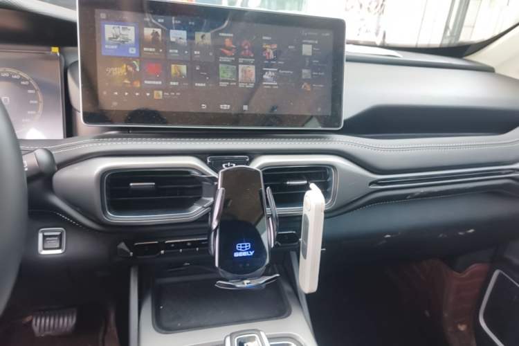 Used Geely Auto Haoyue 2020 1.8TD DCT Flagship 7-Seater Audio And AC Panel