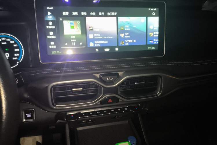 Used Geely Auto Haoyue 2020 1.8TD DCT Luxury 7-Seater Audio And AC Panel