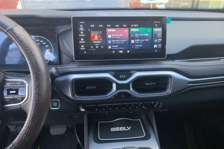 Used Geely Auto Haoyue 2020 1.8TD DCT Luxury Model 5 Seats Audio And AC Panel