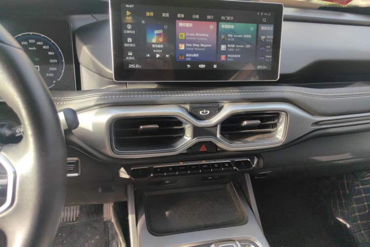 Used Geely Auto Haoyue 2020 1.8TD DCT Luxury 7-Seater Audio And AC Panel