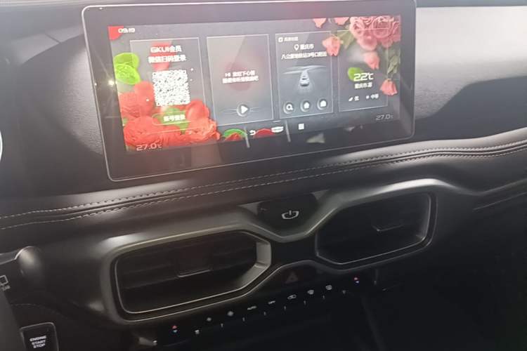 Used Geely Auto Haoyue 2020 1.8TD DCT Luxury 7-Seater Audio And AC Panel