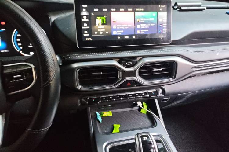 Used Geely Auto Haoyue 2020 1.8TD DCT Luxury 7-Seater Audio And AC Panel
