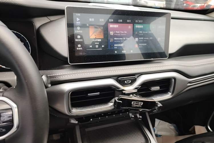 Used Geely Auto Haoyue 2020 1.8TD DCT Luxury 7-Seater Audio And AC Panel