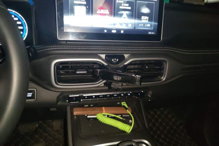 Used Geely Auto Haoyue 2020 1.8TD DCT Luxury 7-Seater Audio And AC Panel