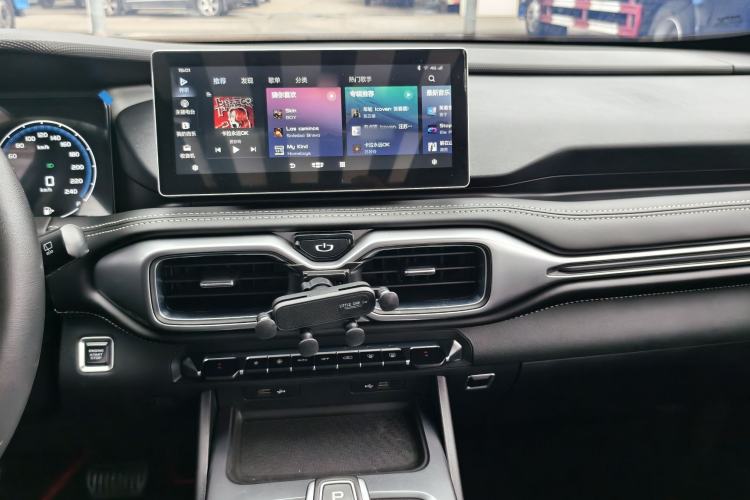 Used Geely Auto Haoyue 2020 1.8TD DCT Luxury 7-Seater Audio And AC Panel
