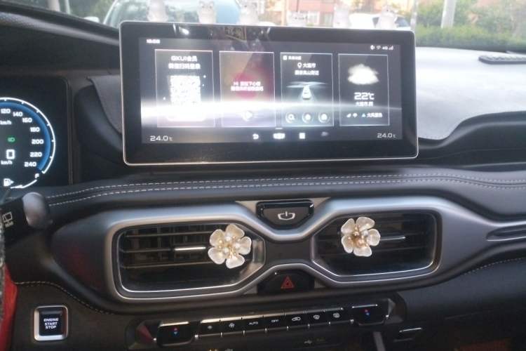 Used Geely Auto Haoyue 2020 1.8TD DCT Luxury 7-Seater Audio And AC Panel