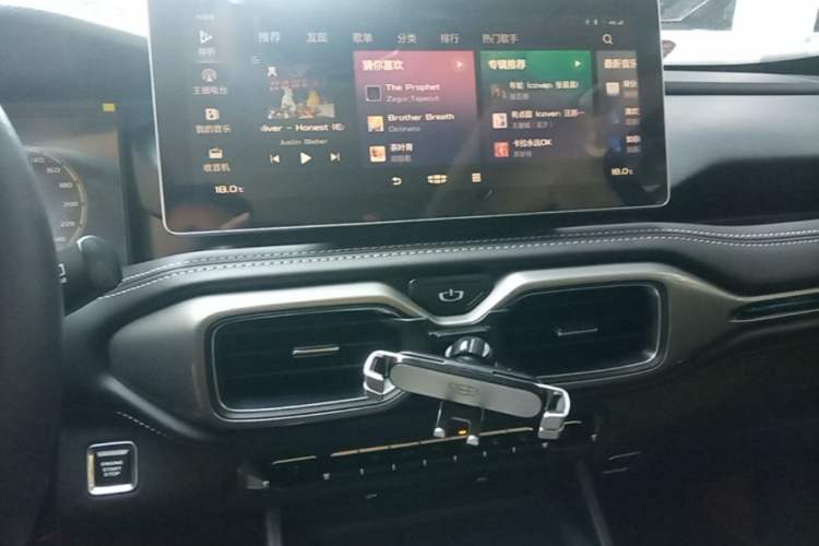 Used Geely Auto Haoyue 2020 1.8TD DCT Flagship 7-Seater Audio And AC Panel