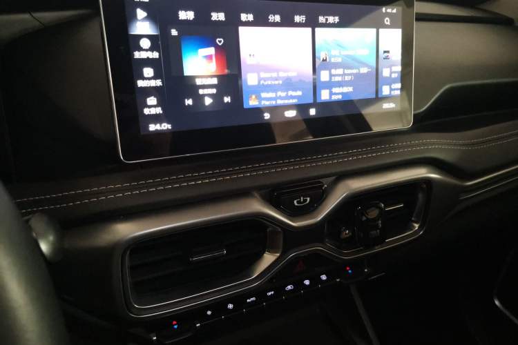Used Geely Auto Haoyue 2020 1.8TD DCT Luxury 7-Seater Audio And AC Panel