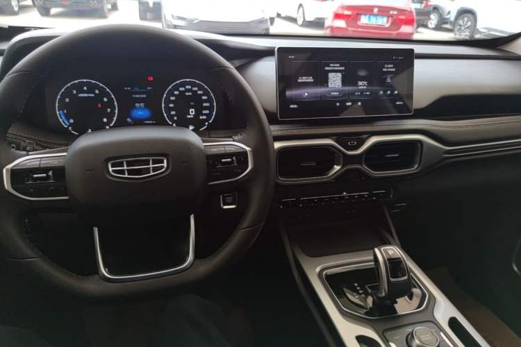 Used Geely Auto Haoyue 2020 1.8TD DCT Luxury Model 5 Seats Center Console