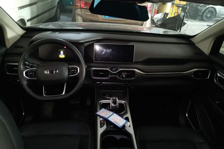 Used Geely Auto Haoyue 2020 1.8TD DCT Luxury 7-Seater Center Console