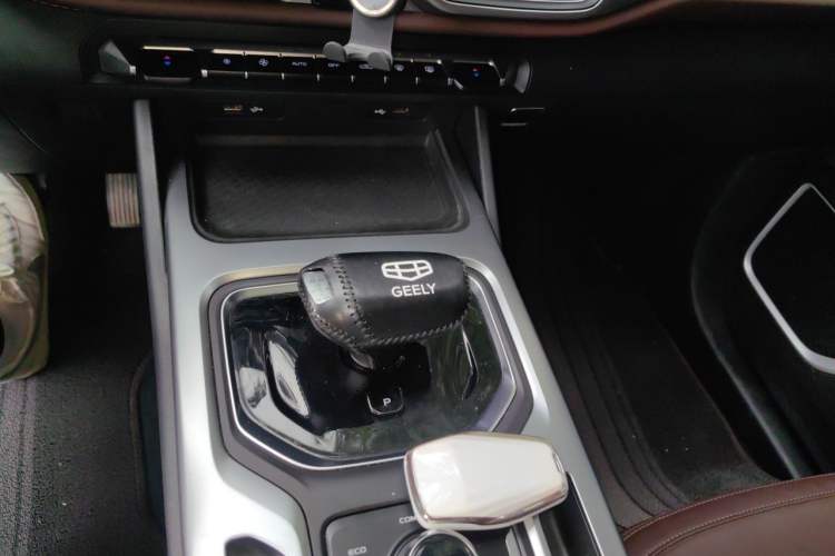 Used Geely Auto Haoyue 2020 1.8TD DCT Luxury 7-Seater Gear Lever