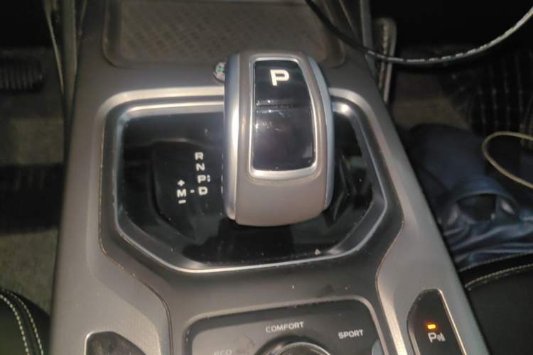Used Geely Auto Haoyue 2020 1.8TD DCT Flagship 5-Seater Gear Lever