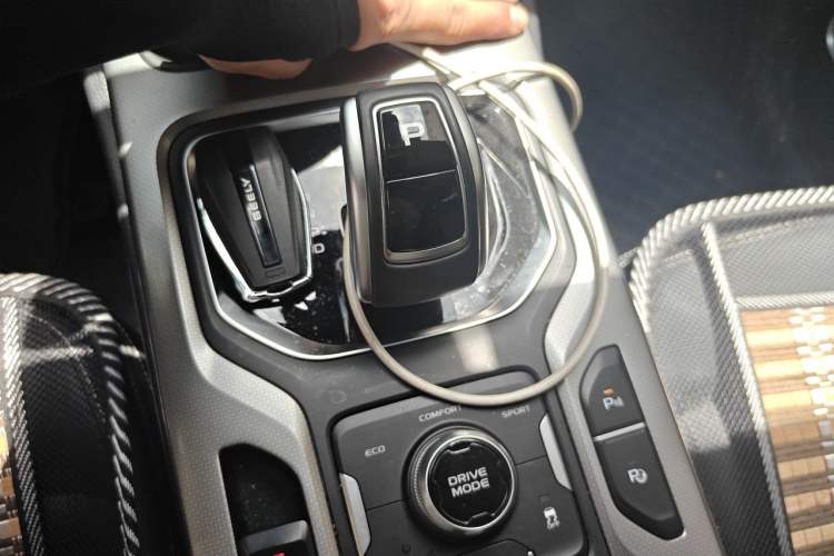 Used Geely Auto Haoyue 2020 1.8TD DCT Luxury 7-Seater Gear Lever