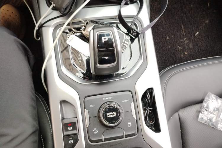 Used Geely Auto Haoyue 2020 1.8TD DCT Luxury 7-Seater Gear Lever