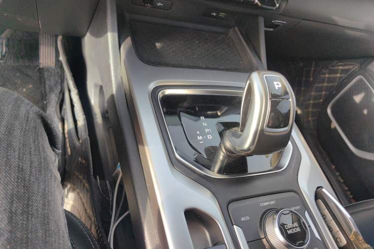 Used Geely Auto Haoyue 2020 1.8TD DCT Luxury 7-Seater Gear Lever
