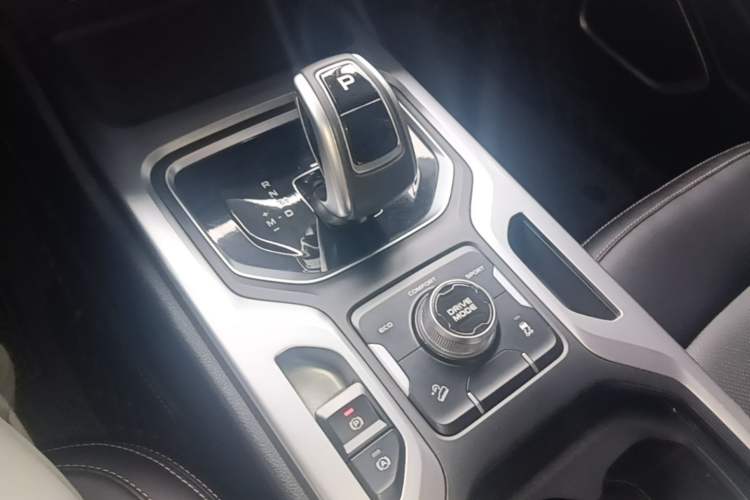 Used Geely Auto Haoyue 2020 1.8TD DCT Luxury 7-Seater Gear Lever