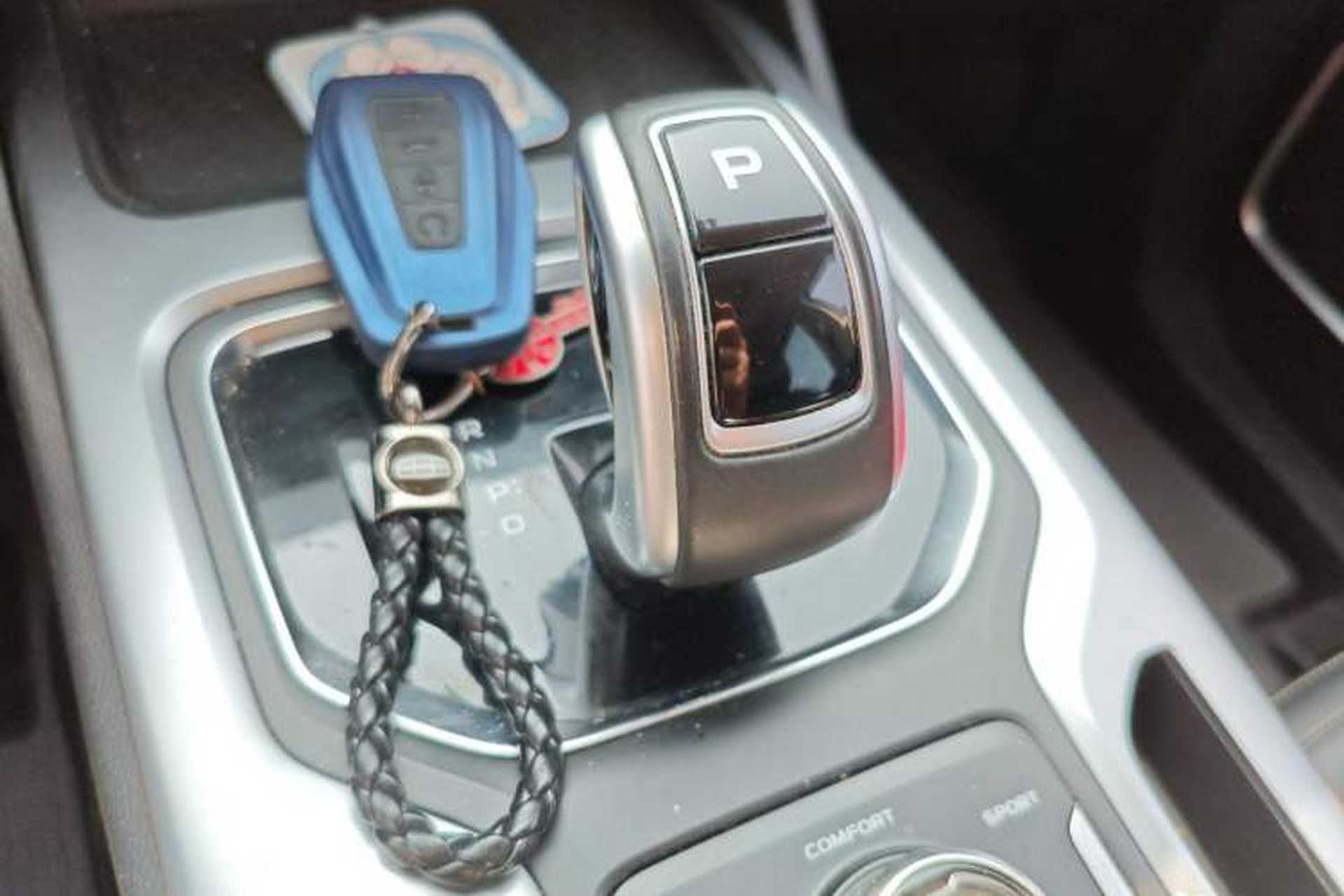 Used Geely Auto Haoyue 2020 1.8TD DCT Luxury 7-Seater Gear Lever