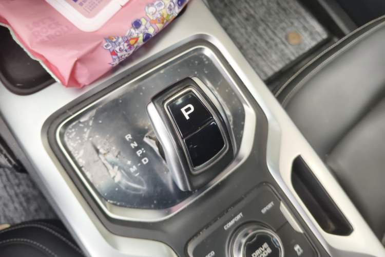 Used Geely Auto Haoyue 2020 1.8TD DCT Luxury Model 5 Seats Gear Lever