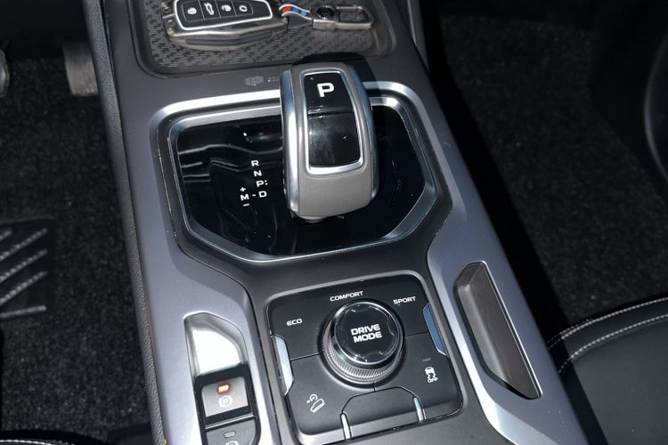 Used Geely Auto Haoyue 2020 1.8TD DCT Luxury 7-Seater Gear Lever