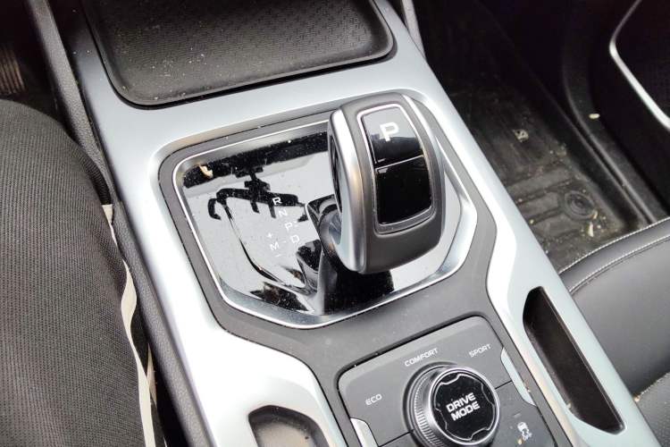 Used Geely Auto Haoyue 2020 1.8TD DCT Luxury 7-Seater Gear Lever