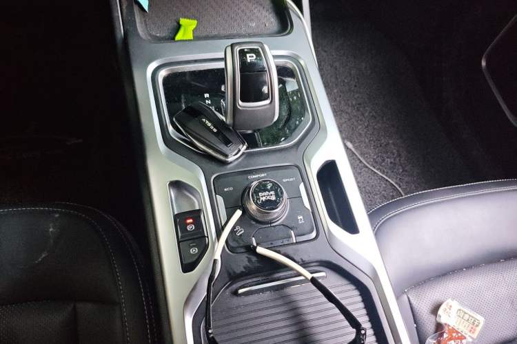 Used Geely Auto Haoyue 2020 1.8TD DCT Luxury 7-Seater Gear Lever