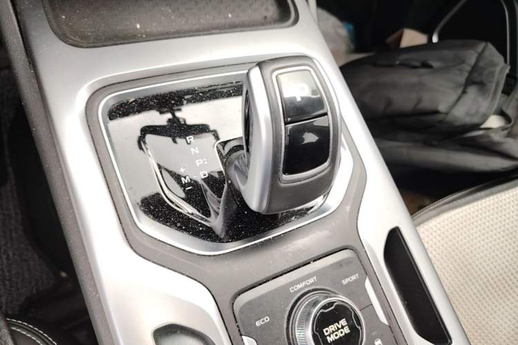 Used Geely Auto Haoyue 2020 1.8TD DCT Luxury 7-Seater Gear Lever