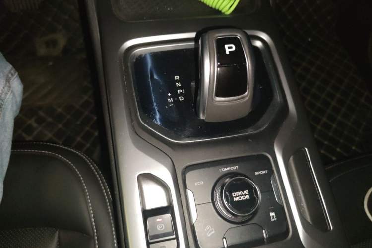 Used Geely Auto Haoyue 2020 1.8TD DCT Luxury 7-Seater Gear Lever