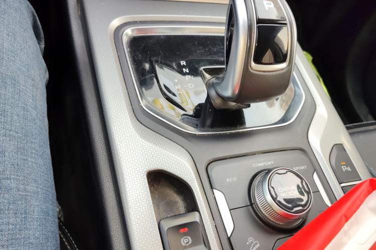 Used Geely Auto Haoyue 2020 1.8TD DCT Flagship 7-Seater Gear Lever
