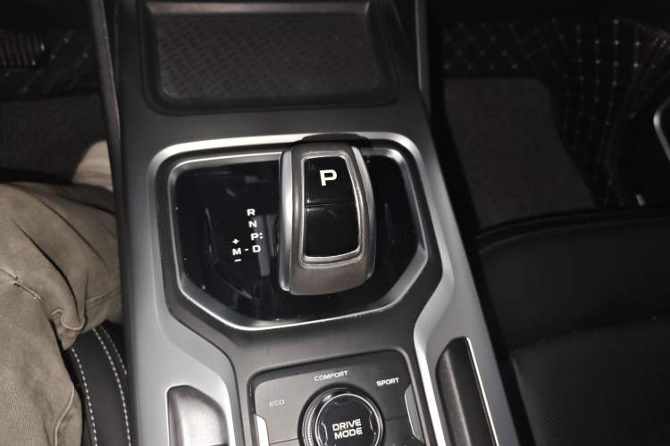 Used Geely Auto Haoyue 2020 1.8TD DCT Luxury 7-Seater Gear Lever