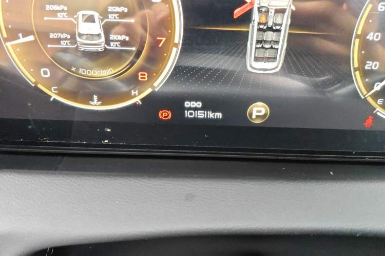 Used Geely Auto Haoyue 2020 1.8TD DCT Flagship 7-Seater Odometer Close Up