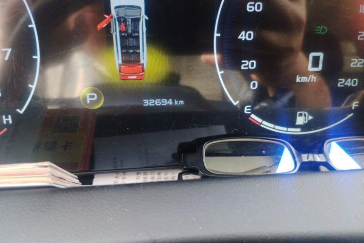Used Geely Auto Haoyue 2020 1.8TD DCT Luxury 7-Seater Odometer Close Up