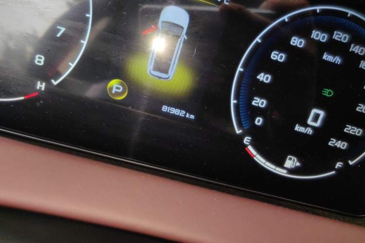 Used Geely Auto Haoyue 2020 1.8TD DCT Luxury 7-Seater Odometer Close Up
