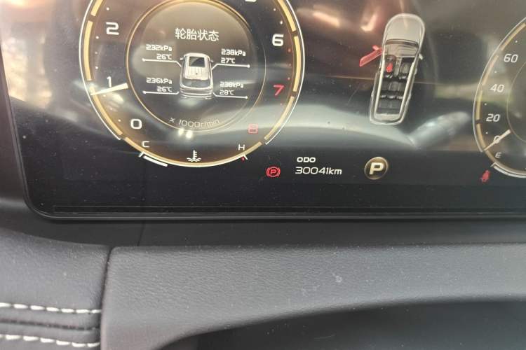 Used Geely Auto Haoyue 2020 1.8TD DCT Luxury 7-Seater Odometer Close Up