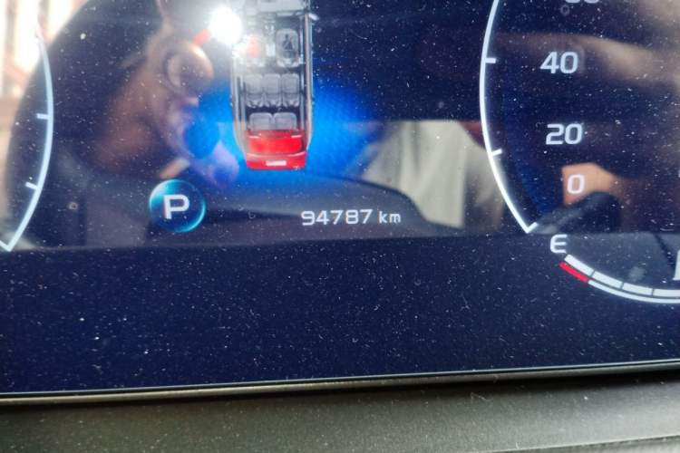 Used Geely Auto Haoyue 2020 1.8TD DCT Luxury 7-Seater Odometer Close Up
