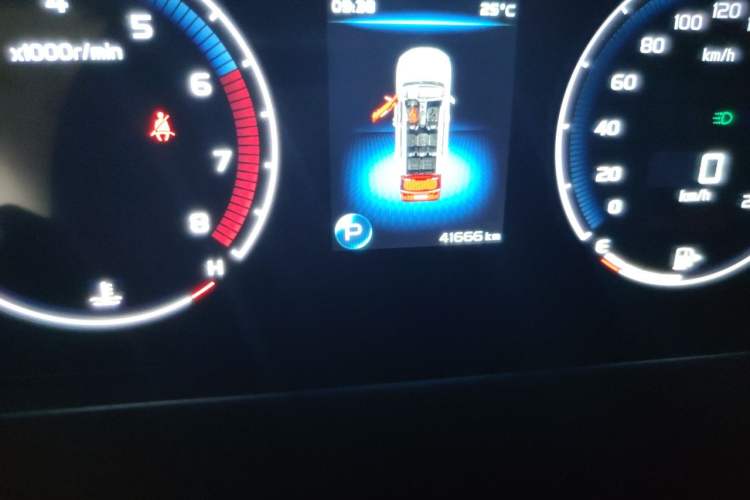 Used Geely Auto Haoyue 2020 1.8TD DCT Luxury 7-Seater Odometer Close Up