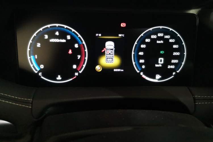 Used Geely Auto Haoyue 2020 1.8TD DCT Luxury 7-Seater Odometer Close Up