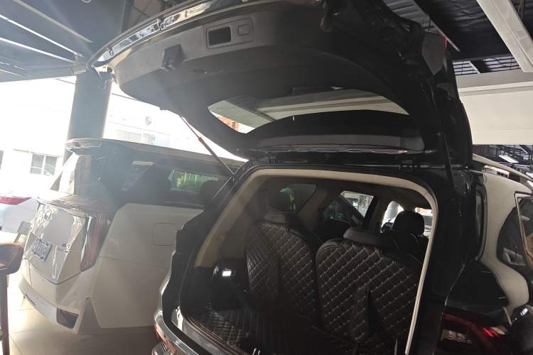 Used Geely Auto Haoyue 2020 1.8TD DCT Luxury 7-Seater Trunk