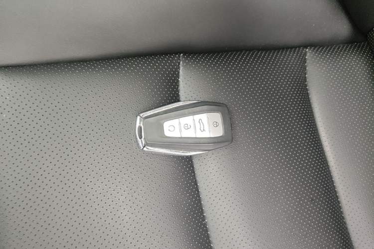 Used Geely Auto Haoyue 2020 1.8TD DCT Luxury 7-Seater Vehicle Key