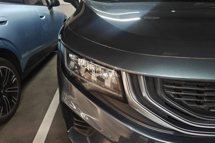 Used Geely Auto Haoyue 2020 1.8TD DCT Luxury Model 5 Seats Right Front Headlight
