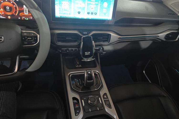 Used Geely Auto Haoyue 2020 1.8TD DCT Flagship 7-Seater Center Console
