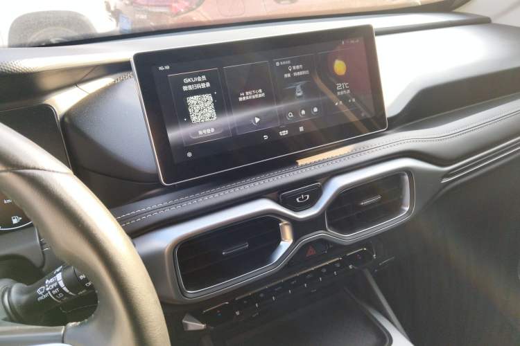 Used Geely Auto Haoyue 2020 1.8TD DCT Luxury 7-Seater Audio And AC Panel