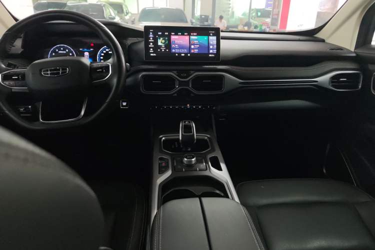 Used Geely Auto Haoyue 2020 1.8TD DCT Luxury Model 5 Seats Audio And AC Panel