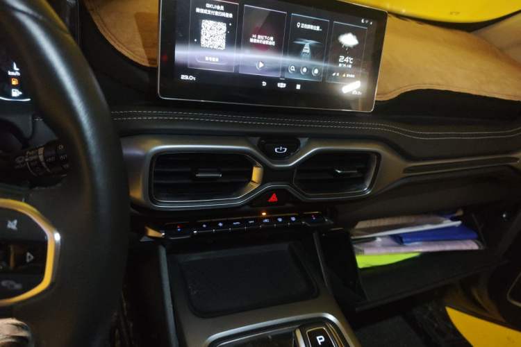 Used Geely Auto Haoyue 2020 1.8TD DCT Luxury 7-Seater Audio And AC Panel