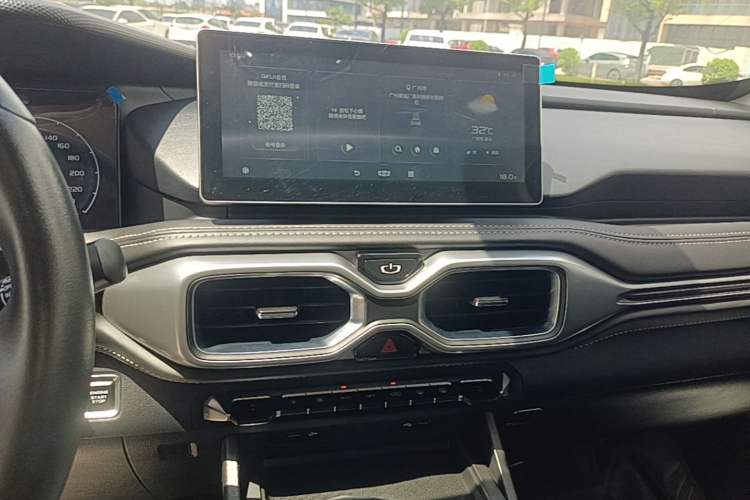 Used Geely Auto Haoyue 2020 1.8TD DCT Luxury Model 5 Seats Audio And AC Panel